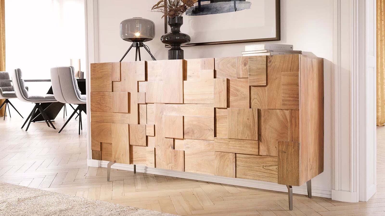 Die Front eines Sideboards aus massivem Holz wurde aus einzelnen Holz-Elementen zusammengesetzt, sodass eine Puzzle-Optik entsteht