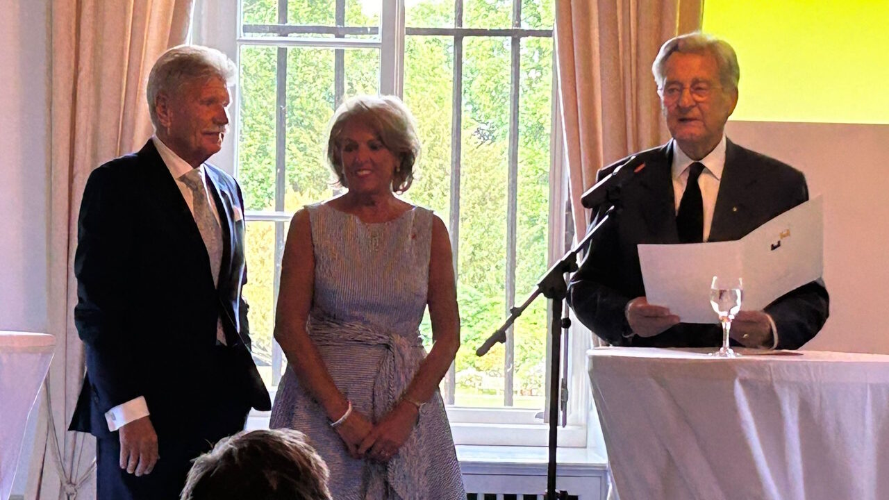 Reinhard Ernst, Sonja Ernst, Alexander Fürst zu Sayn-Wittgenstein-Sayn bei der Preisverleihung des Denkmalpreises für die Sanierung des Walderdorffer Hofes Limburg