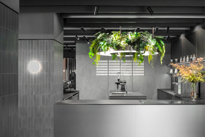 Blick in die Küche mit Kaffee Bereich bei Poggenpohl in Shanghai von der Ippolito Fleitz Group